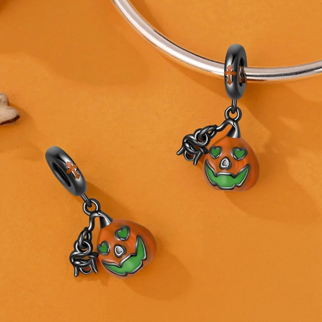 Charm Calabaza Oscura Fosforescente