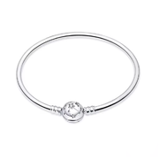 Brazalete Clásico Circulo con Estrellas