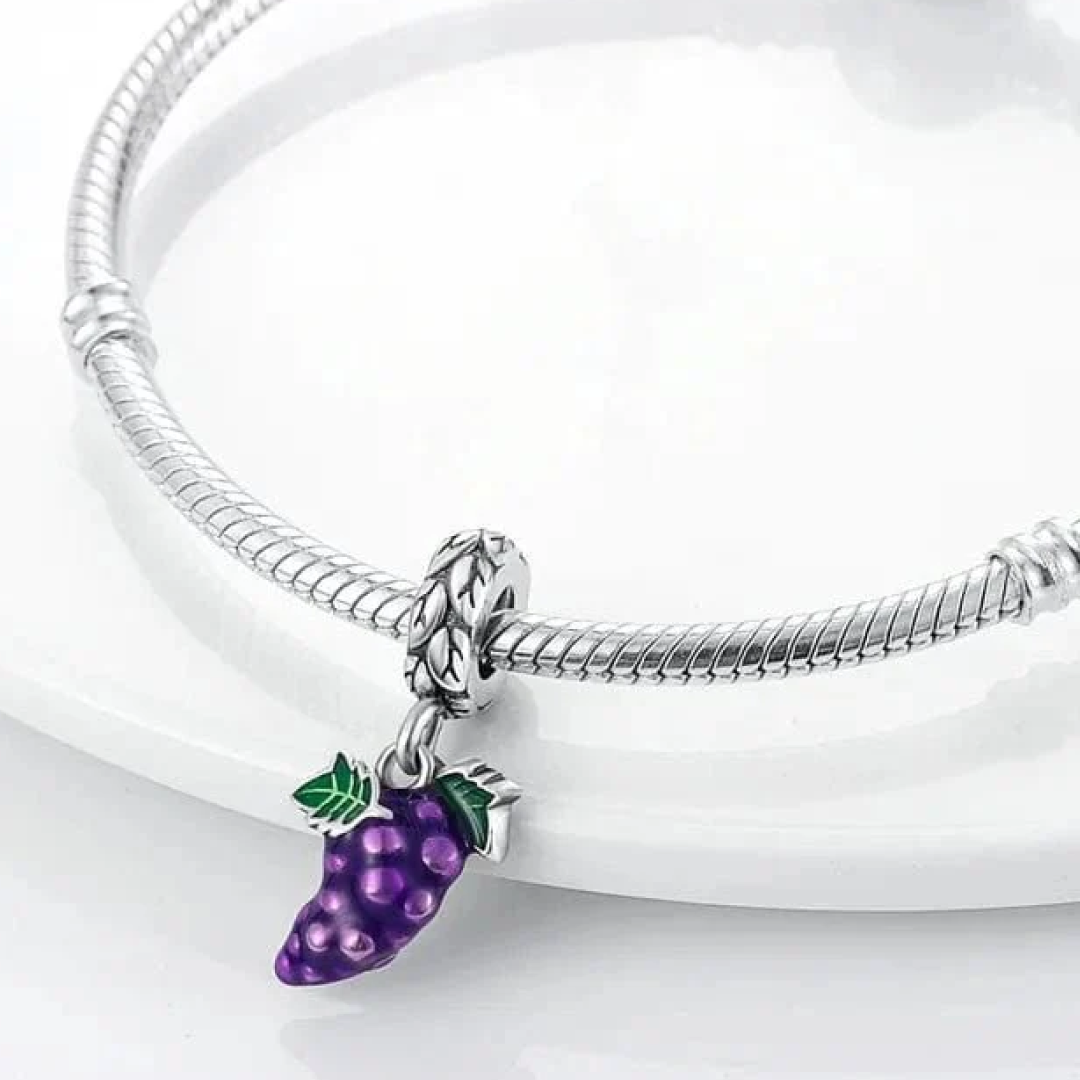 Charm Uvas